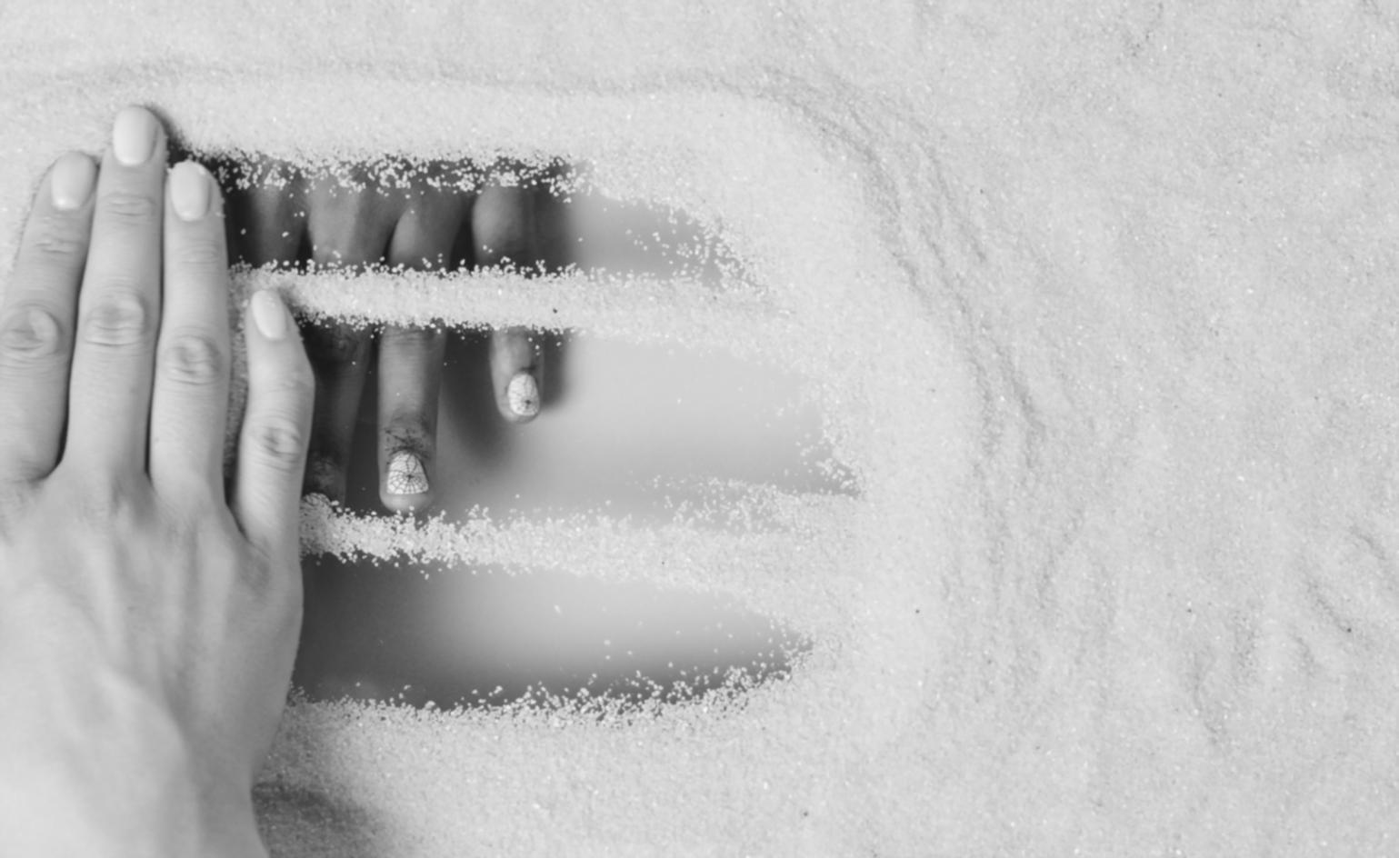 Verschiedene Nageldesigns mit perfekten Farbverläufen von zart bis intensiv